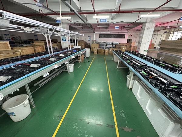 华邦瀛室内P2压铸铝箱体LED显示屏 (1).jpg