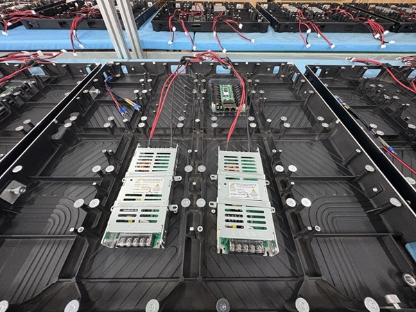 华邦瀛室内P2压铸铝箱体LED显示屏 (3).jpg