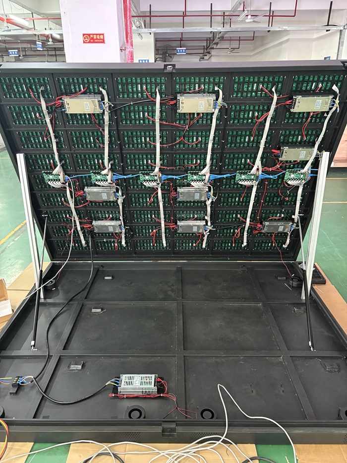 户外前翻盖箱体led显示屏 户外前翻盖箱体led显示屏