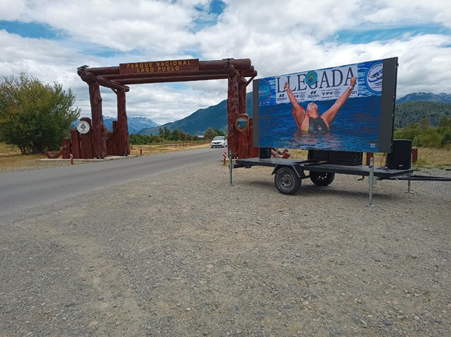 华邦瀛阿根廷项目案例:P3.91户外租赁屏装在拖车上,8㎡轻松应对游泳赛事 华邦瀛阿根廷项目案例:P3.91户外租赁屏装在拖车上,8㎡轻松应对游泳赛事