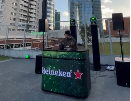 华邦瀛LED吧台屏漂洋过海，在乌拉圭海岸点燃派对视觉热浪